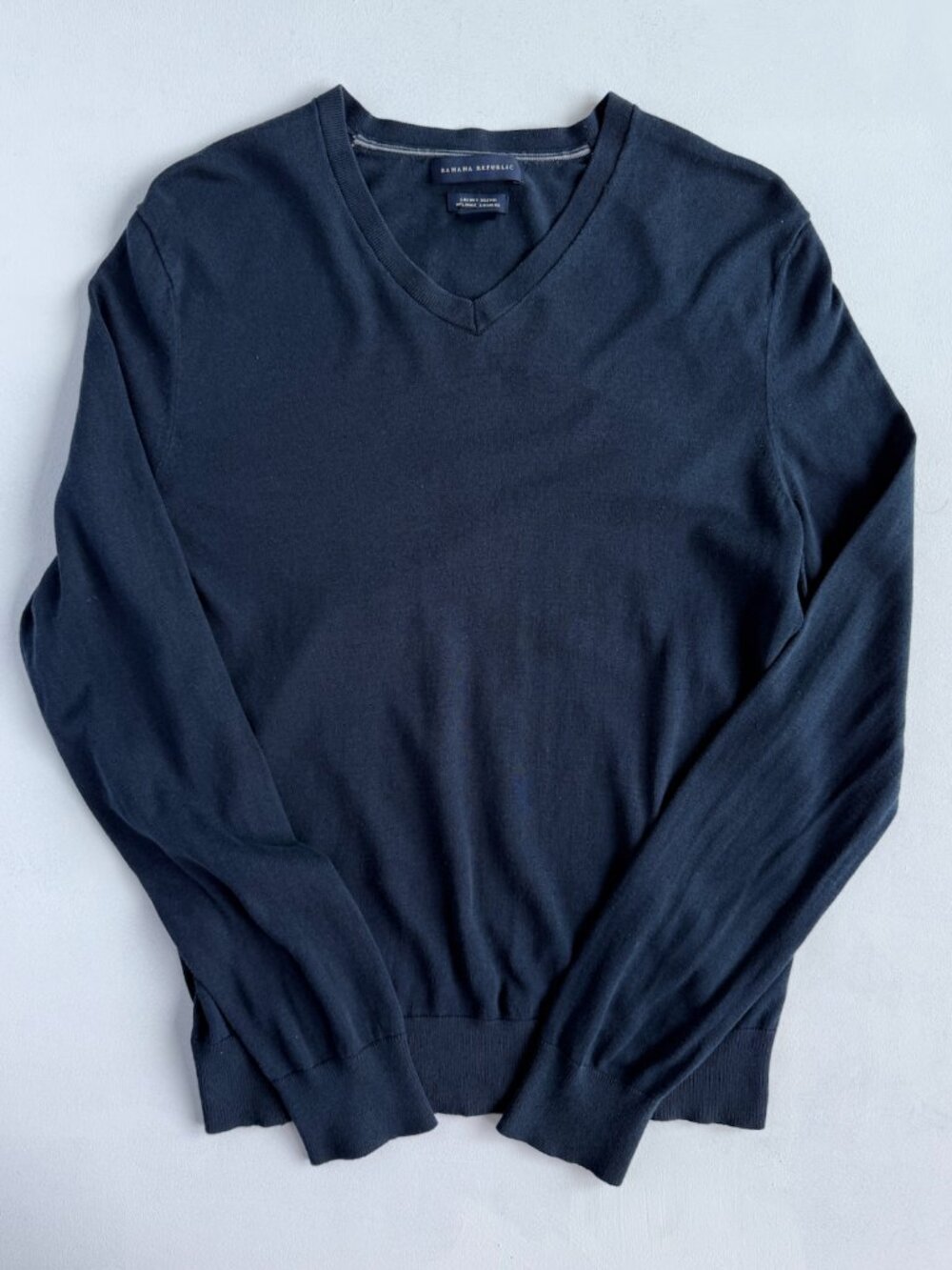 Banana Republic Luxury Blend Silk-Cotton-Cashmere V-Neck Sweater in Navy S/P
